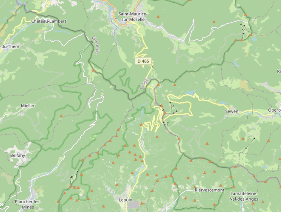À la fin du XIXe siècle, un projet de tunnel ferré a été envisagé pour relier Giromagny à la vallée de la Moselle (©Les contributeurs d’OpenStreetMap). 